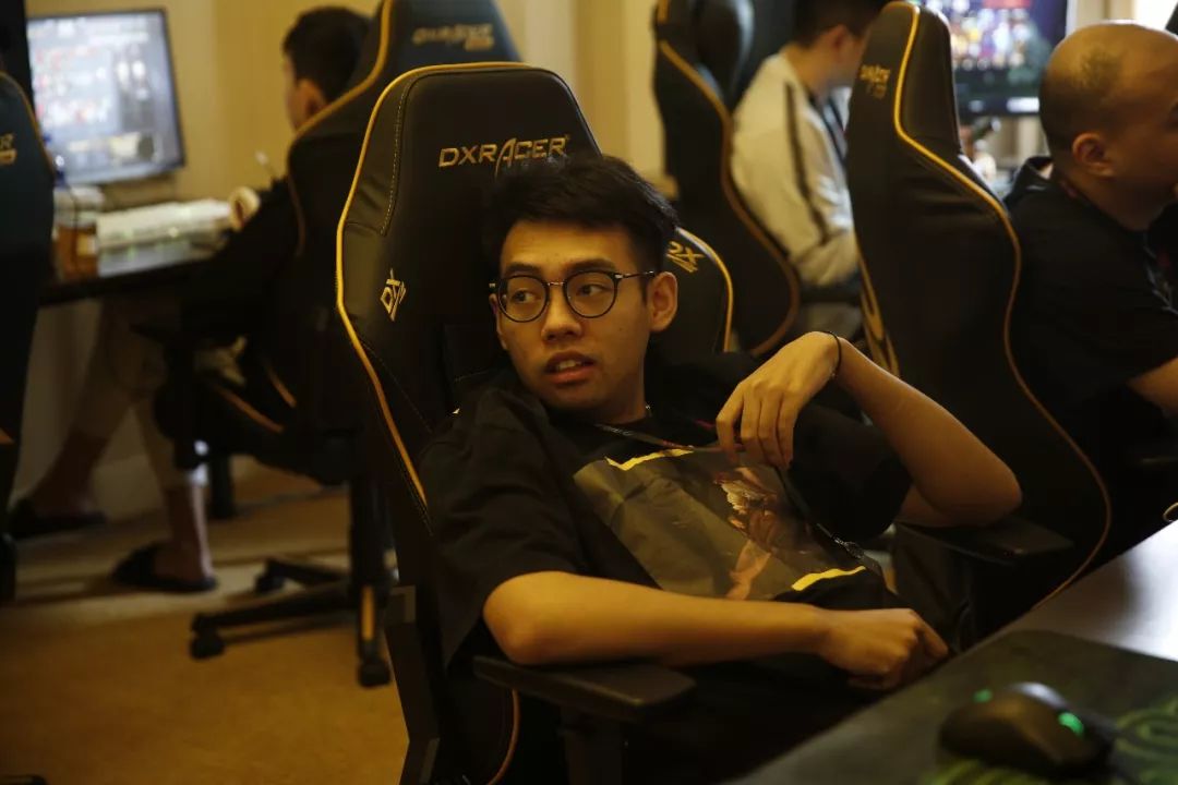 LPL季后赛晋级形势明朗，今天将会见分晓！