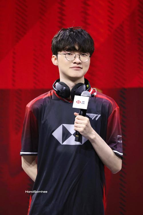 虎牙传奇杯官博：传奇再现，恭喜BL战队荣耀登顶！