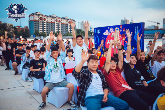 FPX赛后群访 教练：派克和乌鸦没能打出训练赛的效果 很可惜