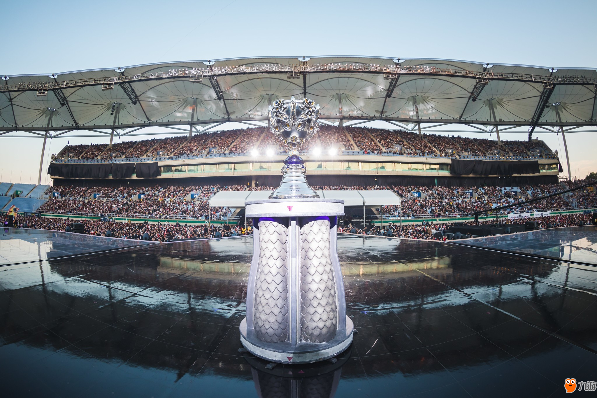 赌场防骗：揭秘“蓝牙麻将桌”是如何通过语音提示庄家胡牌张的。（赌场防骗警示：蓝牙麻将桌以语音提示操控庄家胡牌）